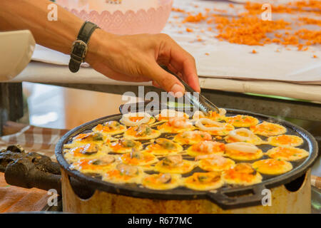 Takoyaki im Thai Stil mit Miesmuscheln Stockfoto