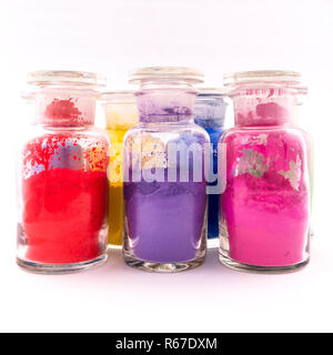 Glas Container mit verschiedenen natürlichen Farbpigmente in Pulverform Stockfoto