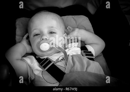 Baby im Kinderwagen Stockfoto