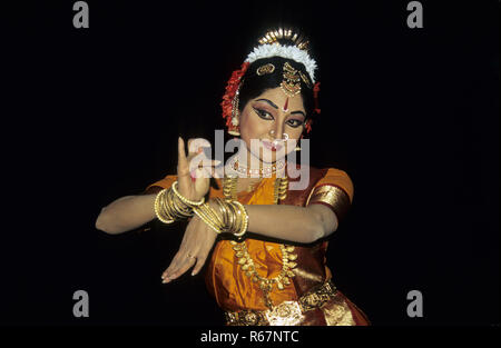 Kuchipudi Frau, die indischen klassischen Tanz von Indien AUFFÜHRT HERR#697 Stockfoto