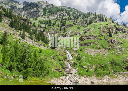 Malerische Aussicht auf die Berge neben Campiccioli Dam, Antrona Nationalpark, Piemont, Italien, Stockfoto