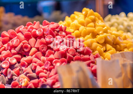 Auch ein cuberdon, als 'neuzeke', 'tsoepke', 'tjoepke' bekannt, Gent Nase oder spitze Nase, ist ein kegelförmiges Belgischen Süßigkeit von Ostflandern. Stockfoto