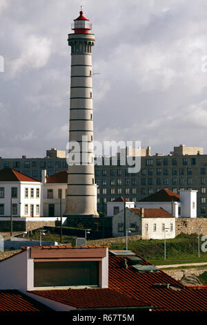 Leuchtturm von Boa Nova, in der Nähe von Porto, eine der vielen Leuchttürme von Portugal Stockfoto