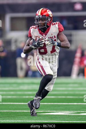 Dezember 01, 2018: Oklahoma Sooners wide receiver Myles #87 Hänseln in der NCAA grosse Meisterschaft 12 Fußballspiel zwischen der Universität von Texas Longhorns und die Universität von Oklahoma Sooners bei AT&T Stadium in Arlington, TX Oklahoma besiegt Texas 39-27 Albert Pena/CSM Stockfoto