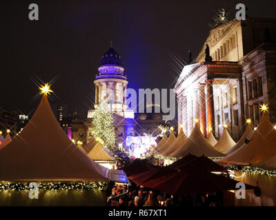 27. November 2018, Deutschland (Deutsch), Berlin: Atmosphäre aufgezeichnet am 02.12.2018 auf dem Weihnachtsmarkt Weihnachtszauber Gendarmenmarkt in Berlin-Mitte. © Foto: XAMAX XAMAX/dpa Stockfoto