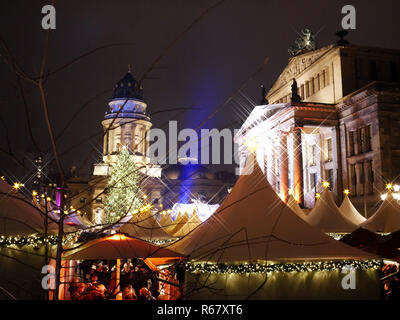 27. November 2018, Deutschland (Deutsch), Berlin: Atmosphäre aufgezeichnet am 02.12.2018 auf dem Weihnachtsmarkt Weihnachtszauber Gendarmenmarkt in Berlin-Mitte. © Foto: XAMAX XAMAX/dpa Stockfoto