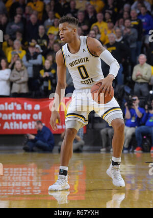 Wichita, Kansas, USA. 01 Dez, 2018. Wichita Zustand Shockers guard Dexter Dennis (0) übernimmt den Ball während der NCAA Basketball Spiel zwischen der Baylor Bears und die Wichita State Shockers an Charles Koch Arena in Wichita, Kansas. Kendall Shaw/CSM/Alamy leben Nachrichten Stockfoto