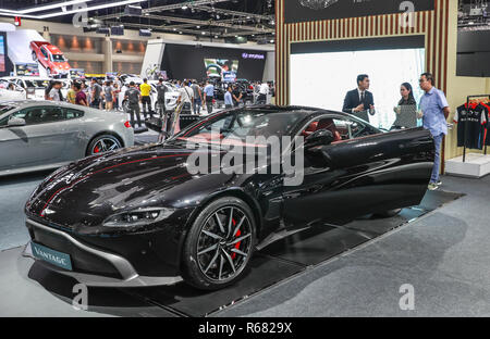 Bangkok, Thailand. 4. Dez, 2018. Menschen besuchen die Thailand International Motor Expo in Bangkok, Thailand, Dez. 4, 2018 2018. Die Thailand International Motor Expo 2018 war an der Auswirkung Messegelände vom Nov. 29 bis Dez. 10 gehalten. Credit: Zhang Keren/Xinhua/Alamy leben Nachrichten Stockfoto