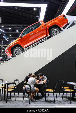 Bangkok, Thailand. 4. Dez, 2018. Menschen besuchen die Thailand International Motor Expo in Bangkok, Thailand, Dez. 4, 2018 2018. Die Thailand International Motor Expo 2018 war an der Auswirkung Messegelände vom Nov. 29 bis Dez. 10 gehalten. Credit: Zhang Keren/Xinhua/Alamy leben Nachrichten Stockfoto