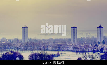 Glasgow, Schottland, Großbritannien. 4. Dez, 2018. UK Wetter. Kalte Nacht bei minus 2 Grad Celsius mit Frost aus dem klaren Himmel erlaubt die frosted Grüns des knightswood Golfplatz werden weiß. Credit: Gerard Fähre / alamy Leben Nachrichten Stockfoto