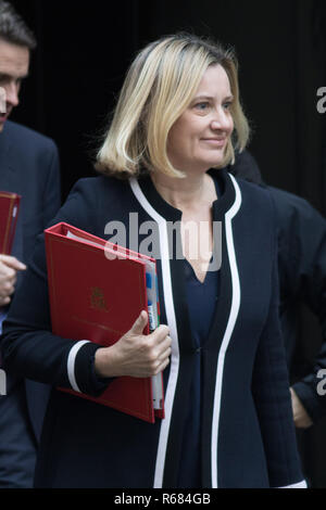 London, Großbritannien. 4. Dezember 2018. Amber Rudd, der Staatssekretär für Arbeit und Renten Blätter Downing Street nach der Kabinettssitzung Credit: Amer ghazzal/Alamy leben Nachrichten Stockfoto