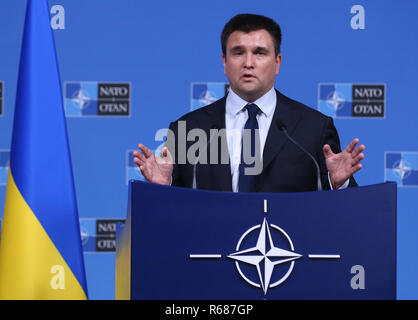 Brüssel, Belgien. 4. Dez, 2018. Der ukrainische Außenminister Pavlo Klimkin Adressen einer Pressekonferenz nach einem Treffen mit der NATO-Außenminister in Brüssel, Belgien, Dez. 4, 2018. Credit: Ihr Pingfan/Xinhua/Alamy leben Nachrichten Stockfoto