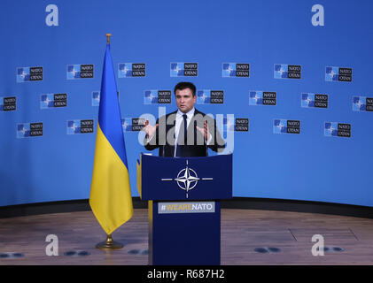 Brüssel, Belgien. 4. Dez, 2018. Der ukrainische Außenminister Pavlo Klimkin Adressen einer Pressekonferenz nach einem Treffen mit der NATO-Außenminister in Brüssel, Belgien, Dez. 4, 2018. Credit: Ihr Pingfan/Xinhua/Alamy leben Nachrichten Stockfoto