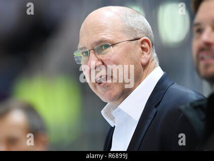 04 Dezember 2018, Bayern, München: Eishockey: Champions League, EHC Red Bull München - Malmö Redhawks, Endrunde, Viertelfinale, Hinspiel. Der Trainer von München, Don Jackson. Foto: Tobias Hase/dpa Stockfoto