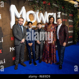 London, Großbritannien. 4. Dezember, 2018. Eddie Marsan, Rohand Chand, Louis Ashbourne Serkis, Naomie Harris und Andy Serkis an einem Special Screening von Netflix 'Mowgli: Legende Der Dschungel" Im Curzon Mayfair am 4. Dezember 2018 in London, England Credit: Gary Mitchell, GMP-Media/Alamy leben Nachrichten Stockfoto