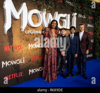 London, Großbritannien. 4. Dezember, 2018. Naomie Harris, Louis Ashbourne Serkis, Rohand Chand und Andy Serkis an einem Special Screening von Netflix 'Mowgli: Legende Der Dschungel" Im Curzon Mayfair am 4. Dezember 2018 in London, England Credit: Gary Mitchell, GMP-Media/Alamy leben Nachrichten Stockfoto