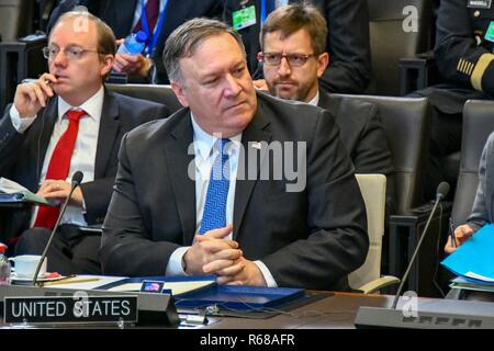 Brüssel, Belgien. 4. Dez 2018. Us-Staat Mike Pompeo während des Nordatlantischen Rates in Georgien und der Ukraine in der NATO-Zentrale 4. Dezember 2018 in Brüssel, Belgien. Credit: Planetpix/Alamy leben Nachrichten Stockfoto