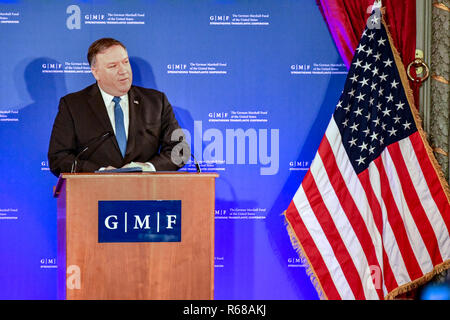 Brüssel, Belgien. 4. Dez 2018. Us-Staat Mike Pompeo liefert Erläuterungen an der German Marshall Fund in den Vereinigten Staaten im Concert Noble 4. Dezember in Brüssel, Belgien 2018. Credit: Planetpix/Alamy leben Nachrichten Stockfoto