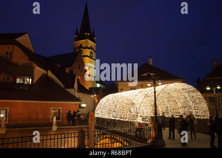 Die Brücke von liegt in Piata Mica in Weihnachten, Sibiu Stockfoto