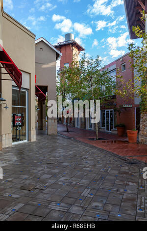 Irene Village Mall, ein modernes Einkaufszentrum mit Werken der Kunst, Pretoria, Südafrika Stockfoto