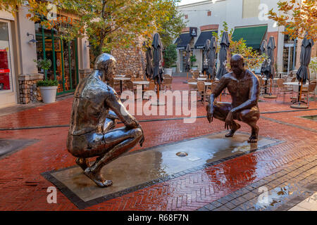 Irene Village Mall, ein modernes Einkaufszentrum mit Werken der Kunst, Pretoria, Südafrika Stockfoto