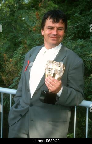 UNIVERSAL CITY, CA - 21. März: Regisseur Neil Jordan besucht die 24. jährliche Britische Akademie der Film- und TV-Arts (BAFTA) Auszeichnungen - Los Angeles Zeremonie am 21. März 1993 in den Universal Studios in Universal City, Kalifornien. Foto von Barry King/Alamy Stock Foto Stockfoto