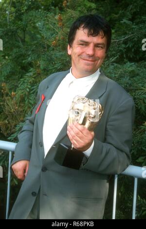 UNIVERSAL CITY, CA - 21. März: Regisseur Neil Jordan besucht die 24. jährliche Britische Akademie der Film- und TV-Arts (BAFTA) Auszeichnungen - Los Angeles Zeremonie am 21. März 1993 in den Universal Studios in Universal City, Kalifornien. Foto von Barry King/Alamy Stock Foto Stockfoto