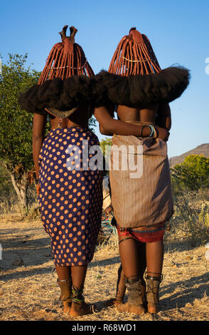 Himba junge Frauen, Cunene Provinz, Oncocua, Angola Stockfoto