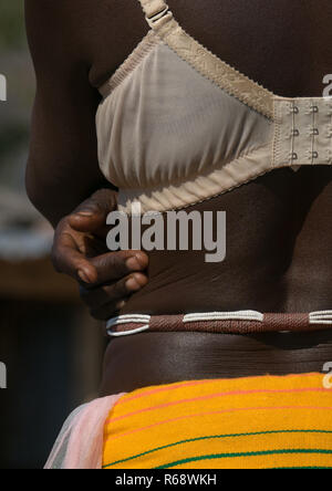 Traditionelle Outfit von Mudimba Stamm Frau, Cunene Provinz, Cahama, Angola Stockfoto