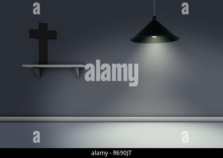 Christliche Kreuz auf dem Regal Stockfoto