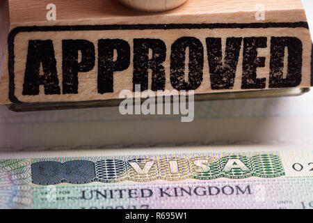 Genehmigt Stempel und UK Visa Stockfoto