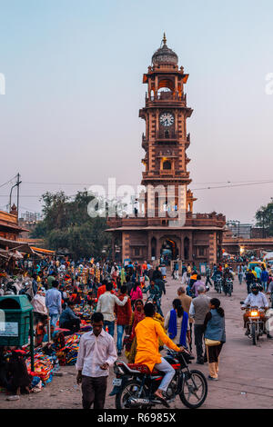 Jodhpur, Indien - Dezember 1, 2017: Clock Tower und Sardar Market bei Sonnenuntergang Zeit Stockfoto