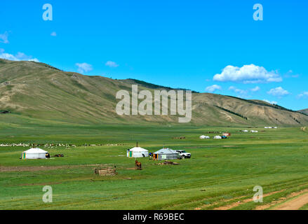 Jurten in das Orkhon Tal, Khangai Nuruu National Park, Mongolei Stockfoto