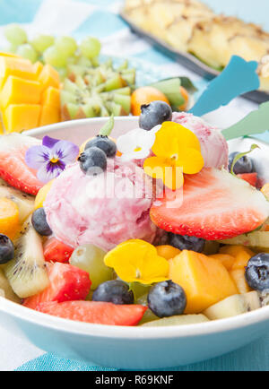 Salat von frischen Früchten Stockfoto