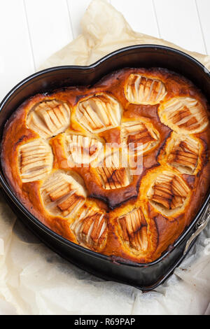 Herzförmige Apfelkuchen Stockfoto