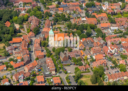 Luftaufnahme, Blick auf den Ort mit Stadtpfarrkirche Sankt Magnus, Everswinkel, Ruhrgebiet, Nordrhein-Westfalen, Deutschland Stockfoto