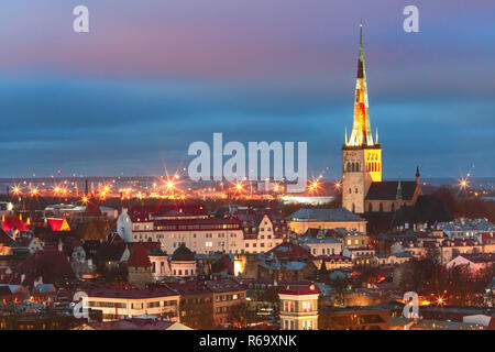 Weihnachtsmarkt in Tallinn, Estland Stockfoto