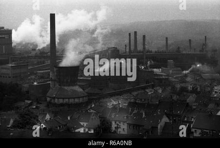 Die Stadt Neunkirchen am 2. August 1979. Hütte - Umweltverschmutzung | Verwendung weltweit Stockfoto