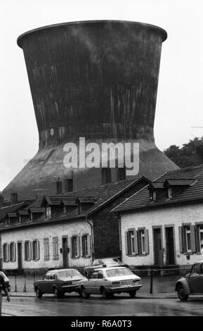 Die Stadt Neunkirchen am 2. August 1979. Hütte | Verwendung weltweit Stockfoto