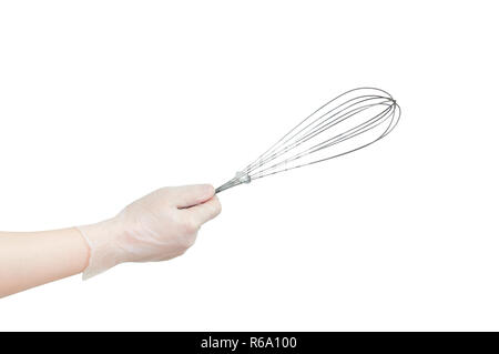 Metall Schneebesen für Peitschen in der Hand. Küchenutensilien. Weiß isolieren Stockfoto