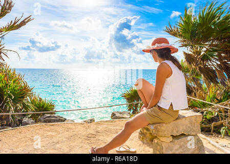 Paradies Landschaft von Tulum an der tropischen Küste und Strand. Mayaruinen von Tulum, Quintana Roo, Mexiko. Stockfoto