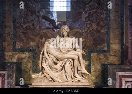 Pietà von Michelangelo, Petersdom, Vatikan, Rom, Italien Stockfoto