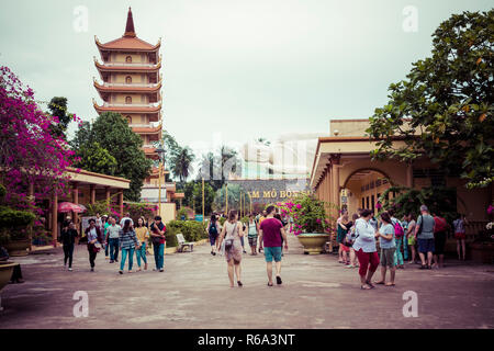 MY THO, VIETNAM - November 24, 2018: Vinh Tranh Pagode in My Tho, Mekong Delta, Vietnam. Stockfoto