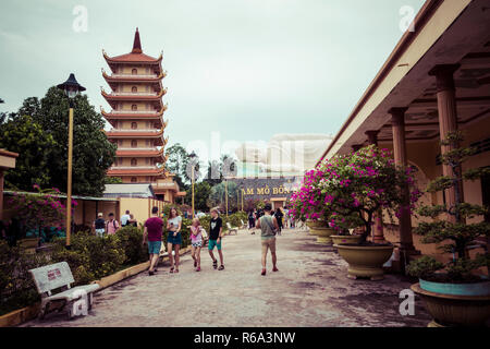 MY THO, VIETNAM - November 24, 2018: Vinh Tranh Pagode in My Tho, Mekong Delta, Vietnam. Stockfoto