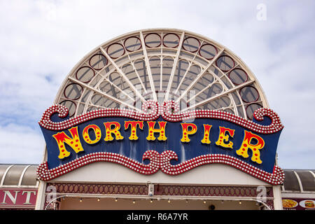 North Pier Eingangsschild in Blackpool, Lancashire, Großbritannien Stockfoto