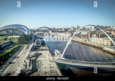 Ein Blick auf die Brücken über den Tyne in Newcastle in England Stockfoto