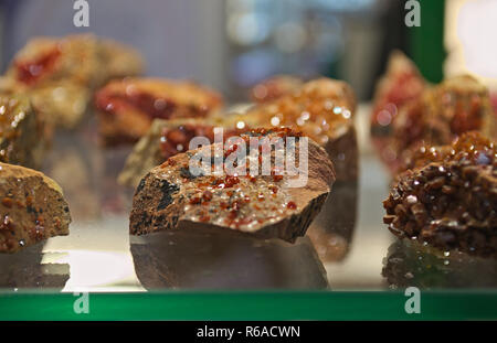 Mineralien Wulfenit Kristalle Orange Red Stone Stockfoto