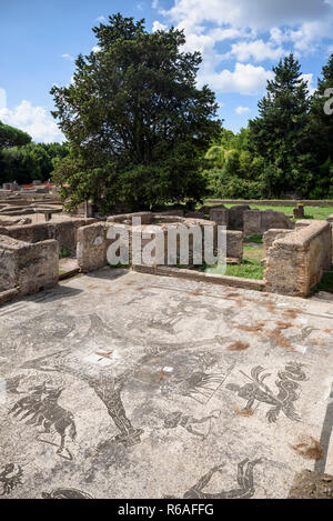 Rom. Italien. Ostia Antica. Terme dei Cisiarii (Bäder der Kutscher), Frigidarium C, erbaut während der Herrschaft von Hadrian (117-138 AD) und in t geändert Stockfoto