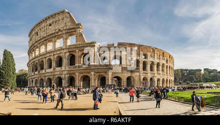 Das Kolosseum ist ein Amphitheater in Rom, Italien Stockfoto