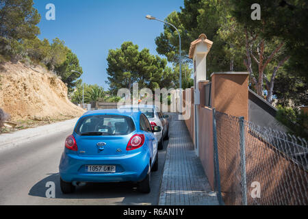 Santa Ponsa, Mallorca, Spanien - 18. Juli 2013: Pkw Ford Ka auf der Straße geparkt Stockfoto